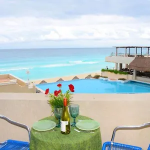  Apartment Ocean Front Suite, Balcony, Kitchen.